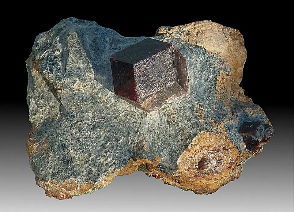 Almandine specimen