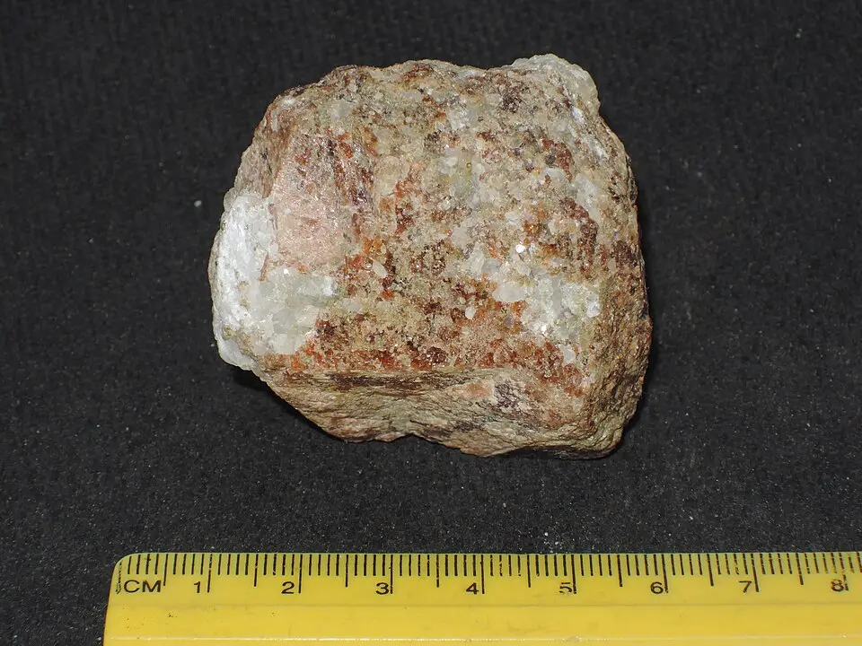 Hessonite specimen