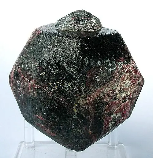 Pyrope specimen